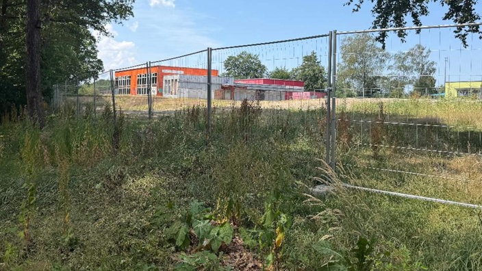 Gebäude der alten Grundschule Lösenbach schon abgerissen