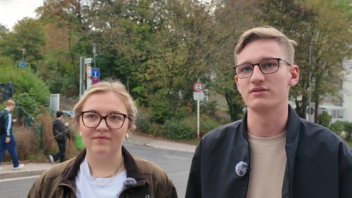 Die Schülersprecherin Klara Petereit und Johannes Block