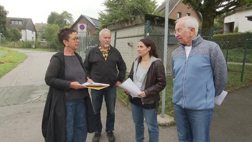 Anwohner im Gespräch mit Bürgermeisterin Birgit Tupat 