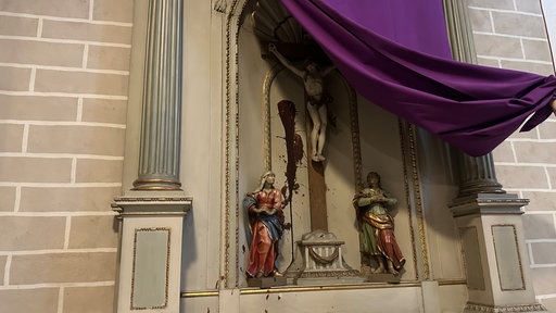 Farbe am Altar in einer Kirche 