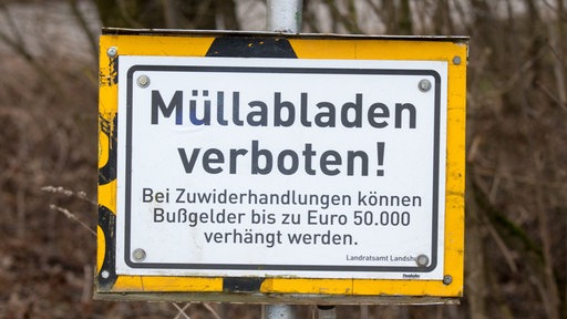 «Müllabladen verboten!» Schild 