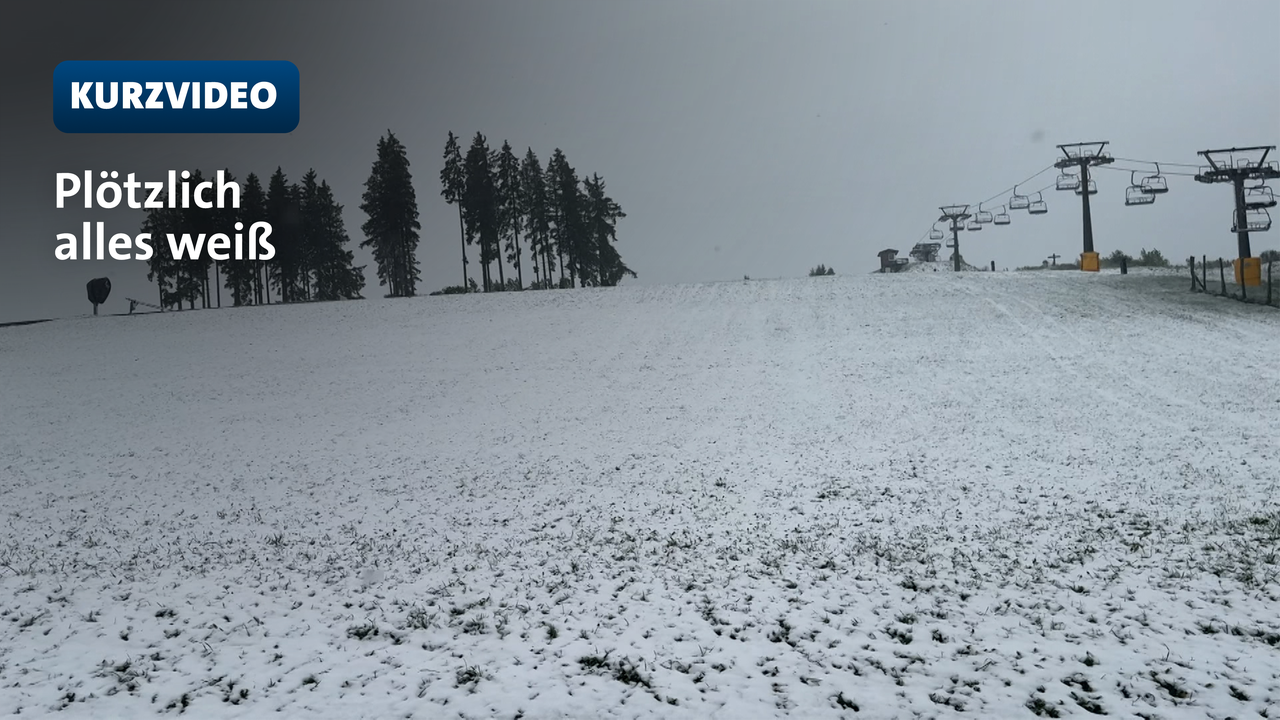 Schnee auf einam Hügel im Sauerland