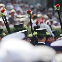  Schützen in Uniformen 