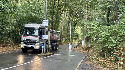 Zufahrt zur Sondermüll-Deponie in Troisdorf-Spich