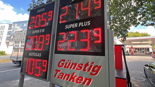 Tankanzeige bei einer Tankstelle
