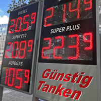 Tankanzeige bei einer Tankstelle