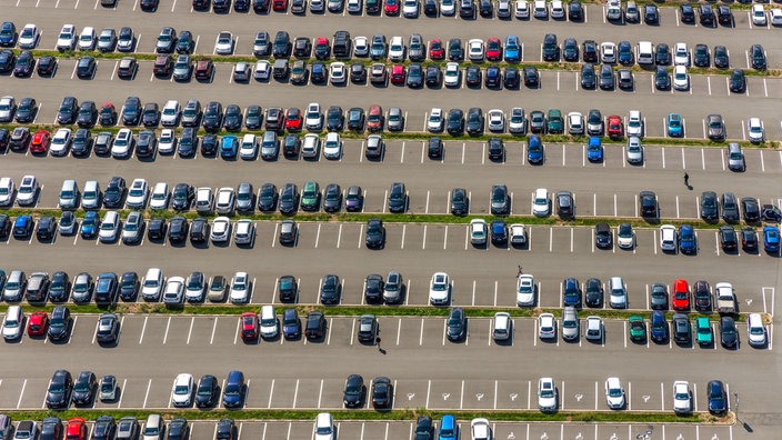 Autos auf einem Parkplatz
