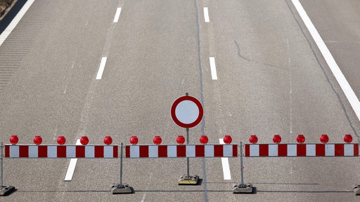 Strassensperrung aufgrund einer Baustelle. 