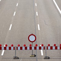 Strassensperrung aufgrund einer Baustelle. 