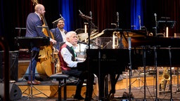 Das Monty Alexander Trio begleitet von der WDR Big Band unter Leitung von Jörg Achim Keller am 06.12.2025 in der Kölner Philharmonie.