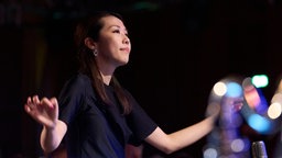 Die WDR Big Band unter Leitung von Miho Hazama am 13.12.2025 in der Kölner Philharmonie. 