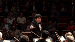 Cristian Măcelaru dirigiert das WDR Sinfonieorchester