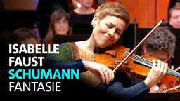 Violinistin Isabelle Faust und das WDR Sinfonieorchester unter Leitung von Andrew Manze spielen die Fantasie für Violine und Orchester op. 131 in C-Dur von Robert Schumann am 28.11.2025 in der Kölner Philharmonie.