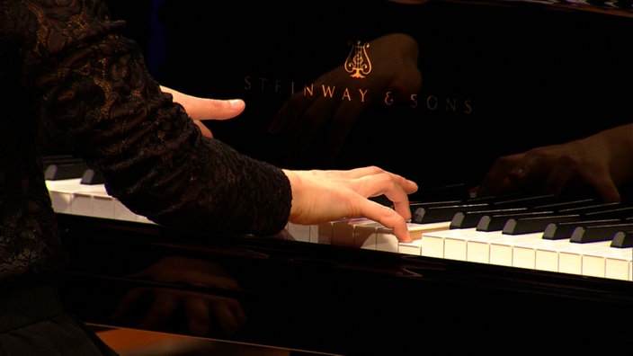 Rie Akamatsu am Klavier