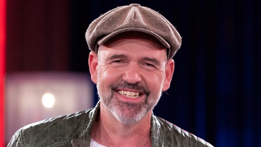 Heinz-Wilhelm "Doc" Esser lächelt in die Linse einer Kamera