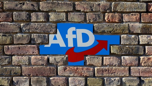 AfD-Logo hinter einer durchbrochenen Brandmauer AfD-Logo hinter einer durchbrochenen Brandmauer