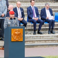 Brigadegeneral Hans-Dieter Müller beim Gelöbnis von Rekruten in Düsseldorf