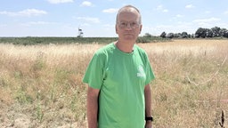 Dirk Jansen auf dem BUND-Grundstück am Tagebau Hambach