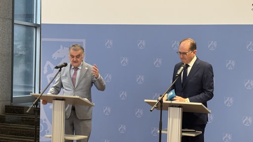Dobrindt und Reul sprechen bei der Pressekonferenz