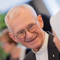  Pfarrer Franz Meurer bei der Verleihung der Mevlüde-Genç-Medaille in der Staatskanzlei