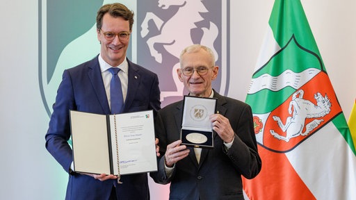 Franz Meurer erhält Mevlüde-Genç-Medaille