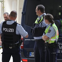 Polizisten bei einer Razzia gegen islamistische Gefährder in Köln (2019)
