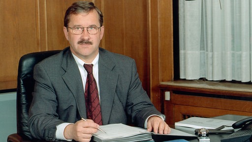 Harald Schartau in seiner Zeit als NRW-Arbeitsminister im Jahr 2000