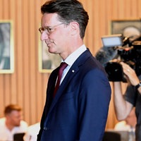 Ministerpräsident Hendrik Wüst (CDU) vor seiner Befragung im Untersuchungsausschuss zum Solingen-Anschlag