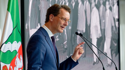 NRW-Ministerpräsident Hendrik Wüst (CDU) in Düsseldorf bei einer Festveranstaltung zum 65. Jubiläum des Anwerbeabkommens mit der Türkei
