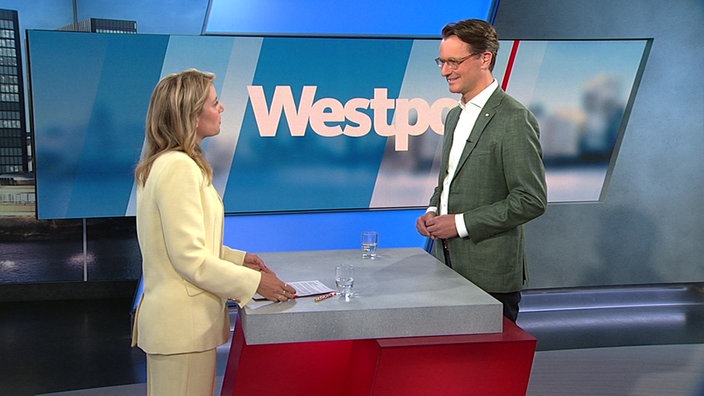 Hendrik Wüst (CDU) im Gespräch mit Catherine Vogel bei WESTPOL