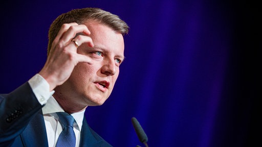 Henning Höne, Landesvorsitzender der FDP Nordrhein-Westfalen, spricht auf dem Landesparteitag der FDP Niedersachsen.