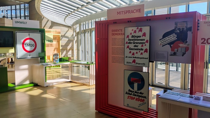 Eine Ausstellung zu 75 Jahren Landesverfassung im Landtagsgebäude in Düsseldorf