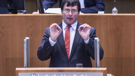 Finanzminister Marcus Optendrenk im Plenum des Landtags