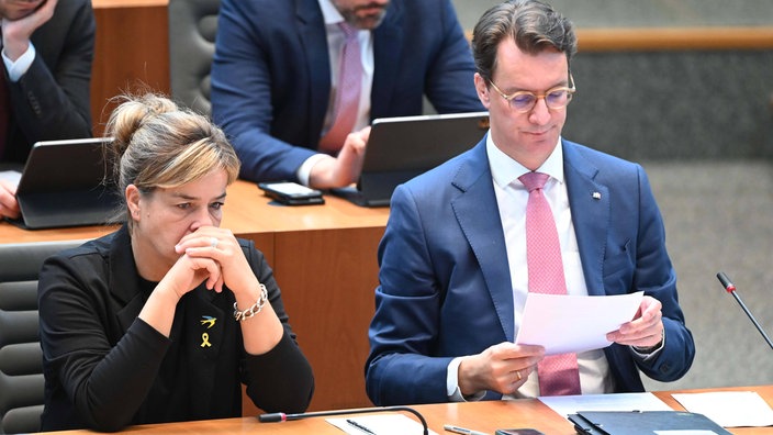 Ministerpräsident Wüst und seine Stellvertreterin Neubaur in dieser Woche im Landtag
