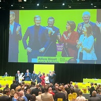 Christian Lindner auf Platz 1 der Landesliste gewählt, er steht auf der Bühne