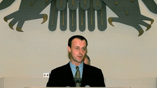 Friedrich Merz im alten Bundestag im Bonner Wasserwerk