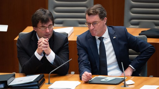Finanzminister Markus Optendrenk mit Ministerpräsident Hendrik Wüst (beide CDU)