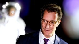 NRW-Ministerpräsident Hendrik Wüst (CDU) bei der Einweihung der Mond-Simulationsanlage LUNA