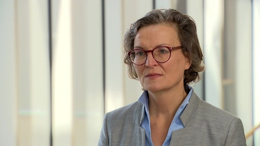 NRW-Bauministerin Scharrenbach am 7. Juli im WDR-Interview