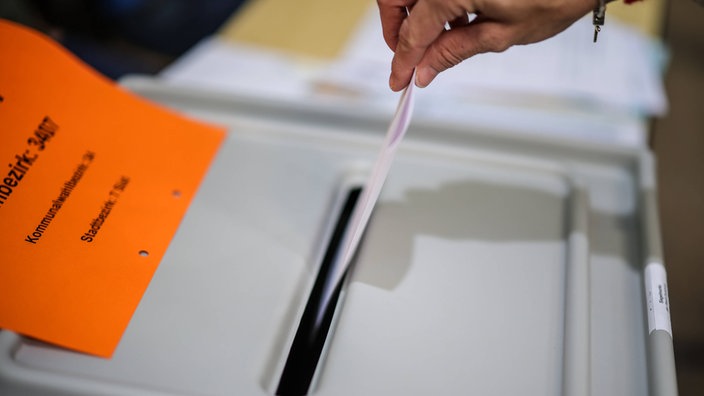 Wahlurne zur Stichwahl 2025 in NRW
