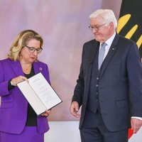 Bundesentwicklungsministerin Svenja Schulze Ende März bei Bundespräsident Steinmeier