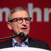 Thomas Geisel (BSW) am Mikro einer Parteiveranstaltung