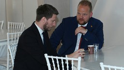 AfD-NRW-Chef Martin Vincentz und AfD-Bundevize Sven Tritschler am Rande des Parteitags in Marl