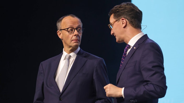 CDU-Chef Friedrich Merz (l) und NRW-Ministerpräsident Hendrik Wüst (CDU)