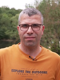 Ali hat seinen Job gekündigt 