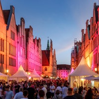 Beleuchtete Gebäude am Prinzipalmarkt in Münster (Archivbild)