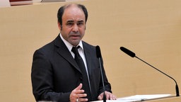 Haci Halil Uslucan, Der Professor für moderne Türkeistudien und Integrationsforschung, Haci-Halil Uslucan, de Professor für moderne Türkeistudien und Integrationsforschung spricht bei der Gedenkveranstaltung für die Opfer der Neonazi-Mordserie