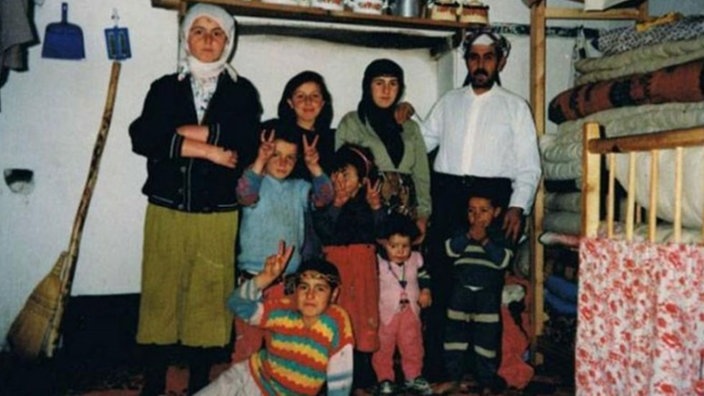 Komkujiya Vartînîs'ê: Endamên malbata qurbanî Öğün