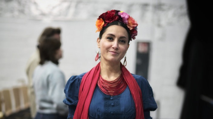 Bizden Biri, Frida Kahlo'yu oynayan Songül Karaca