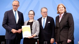 La presentazione delle proposte di riforma con il cancelliere Merz